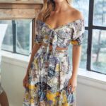 Desire Closet Dokuma Önden Bağlamalı Çiçek Baskılı Omuzu Düşük Büstiyer Ve Önden Düğmeli Etek Takım (9658)