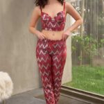 Desire Closet Kadife Balenli Destekli Dolgulu Parlak Baskılı Fermuar Detaylı Büstiyer Ve Pantolon Pijama Takımı