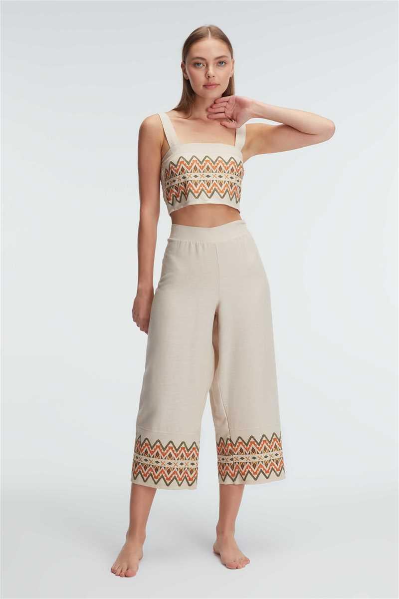 Kalin-Askili-Oyuk-U-Yaka-Kadin-Geometrik-3acc Desire Closet Askılı Oyuk U Yaka Geometrik Yazlık Uzun Nakış Detaylı Pijama Takımı - Görsel 1