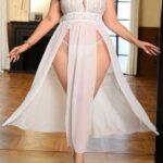 Desire Closet Büyük Beden Beyaz Dantel İşlemeli Göğüs Detaylı Yırtmaçlı Fantezi Gecelik