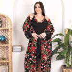 Desire Closet Büyük Beden Kırmızı Çiçek Desenli Dantel İşlemeli 2'Li Viskon Siyah Gecelik Sabahlık Takımı