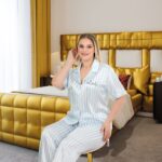 Desire Closet Büyük Beden Şık Tasarım Mavi Çizgili Düğmeli Kısa Kol Lüx Saten Pijama Takımı