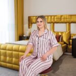 Desire Closet Büyük Beden Şık Tasarım Pembe Siyah Çizgili Düğmeli Kısa Kol Lüx Saten Pijama Takımı