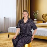 Desire Closet Büyük Beden Şık Tasarım Siyah Çizgili Düğmeli Kısa Kol Lüx Saten Pijama Takımı