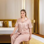 Desire Closet Büyük Beden Şık Tasarım Vizon Çizgili Düğmeli Kısa Kol Lüx Saten Pijama Takımı