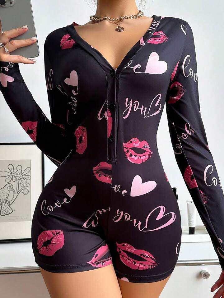arias-closet-pamuklu-kirmizi-opucuk-ve-8cfd2c Desire Closet Pamuklu Kırmızı Öpücük Ve Kalp Desenli Düğmeli Uzun Kol Tulum Pijama - Görsel 1